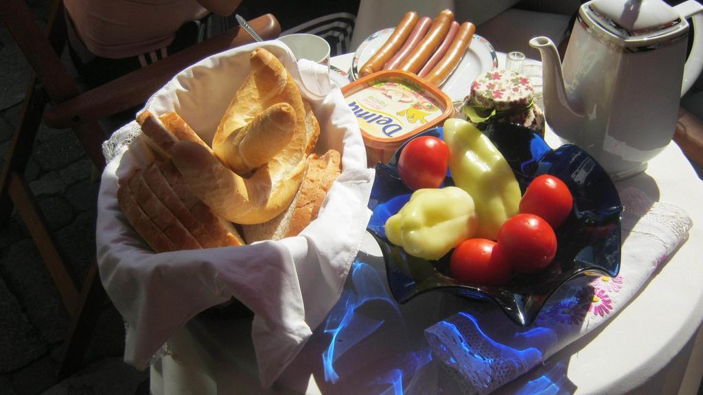 Fonagy Es Walter Vendeg- Es Borhaz Bed and Breakfast Vác Εξωτερικό φωτογραφία