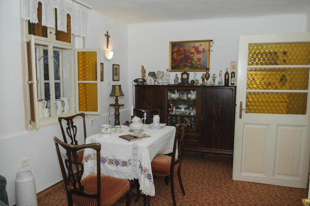 Fonagy Es Walter Vendeg- Es Borhaz Bed and Breakfast Vác Εξωτερικό φωτογραφία