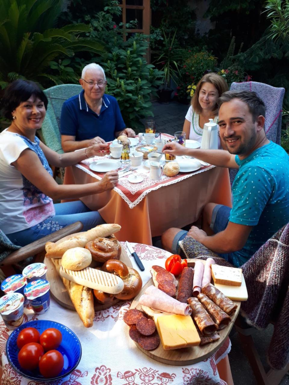 Fonagy Es Walter Vendeg- Es Borhaz Bed and Breakfast Vác Εξωτερικό φωτογραφία